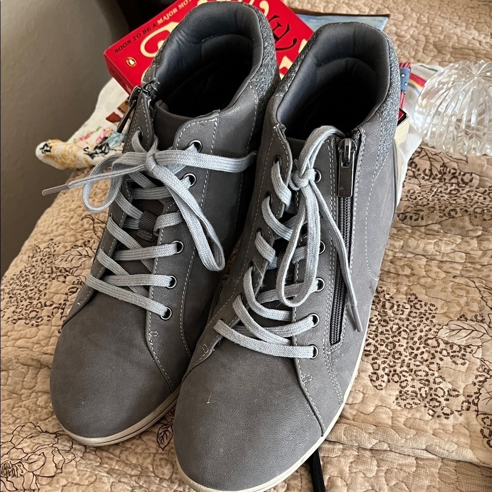 Clarks Cloudstepper Breeze Glide Grey Zip Bootie sz 10